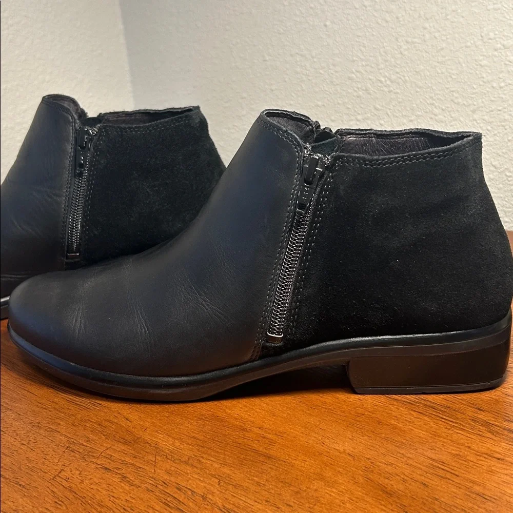 Women’s Naot Helm black leather/suede ankle booties size 41EU/10US - Picture 2 of 9